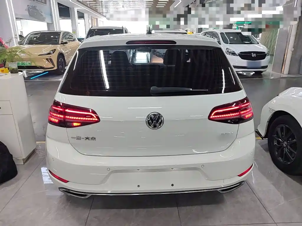 Фото 6 - Volkswagen Golf