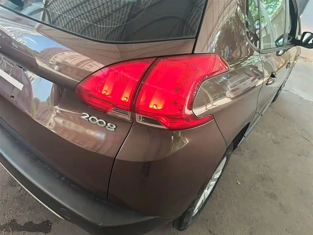 Peugeot 2008 2014 1.6L Automatic Trend Edition фото 8