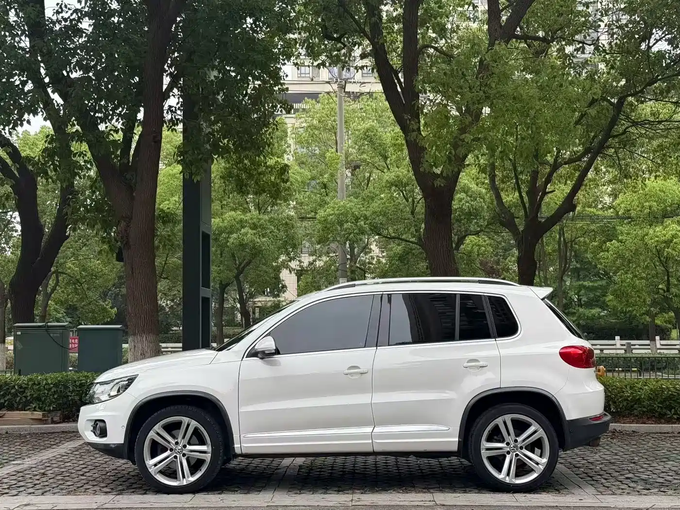 Volkswagen Tiguan 2014 2.0TSI Exclusive Edition фото 5