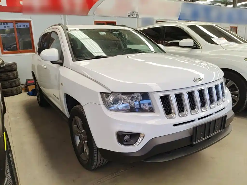 Фото 4 - Jeep Compass (Import)
