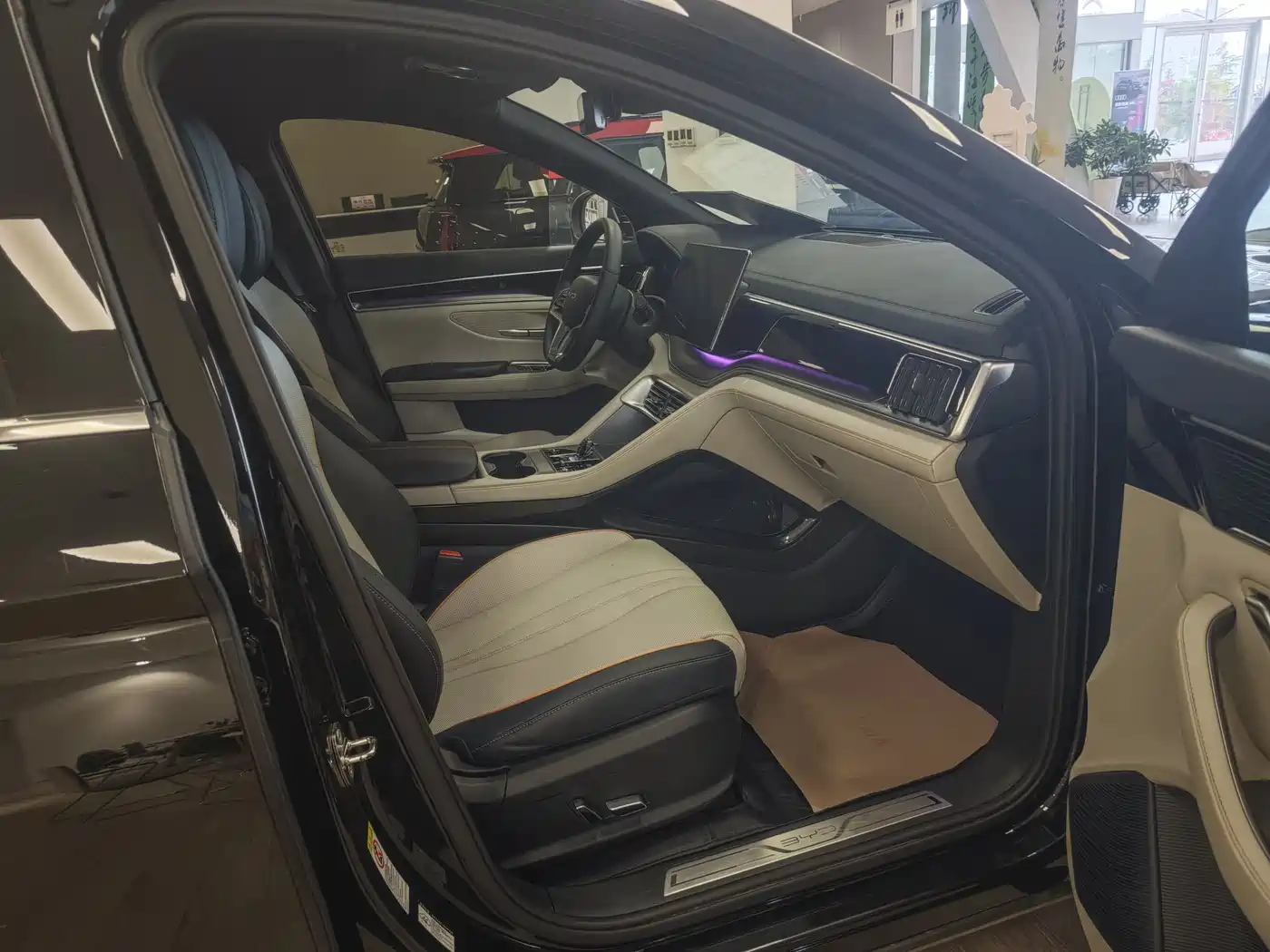 BYD Song PLUS PHEV 2024 Glory Edition DM-i 150km Flagship PLUS фото 7