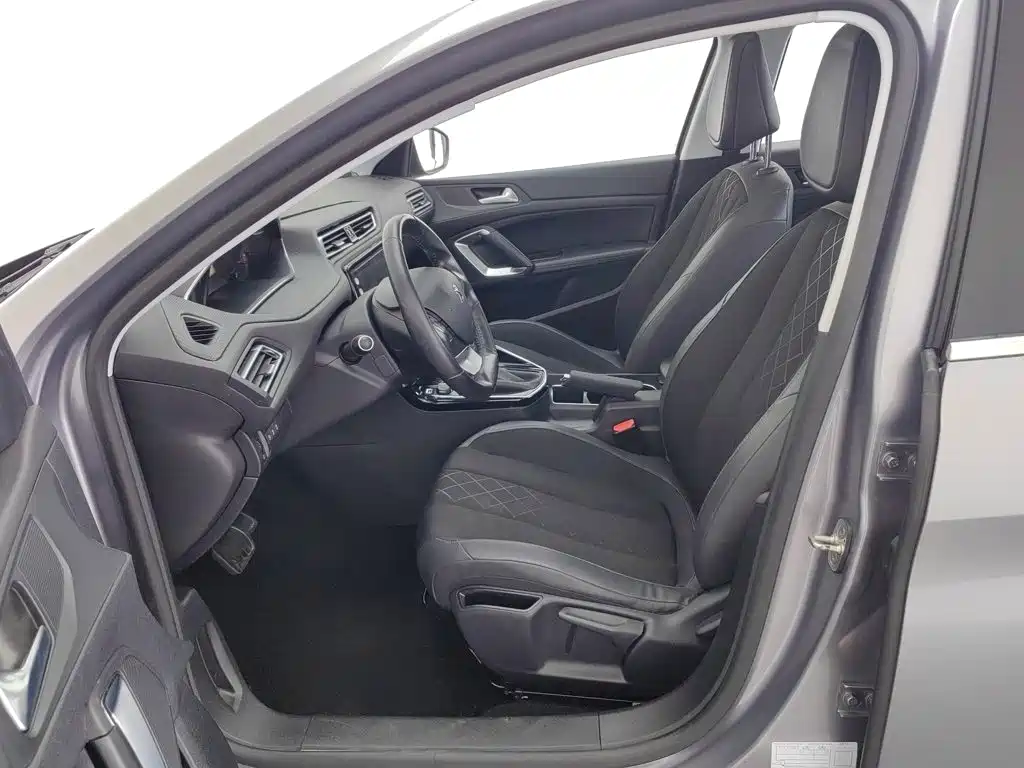 Фото 10 - Peugeot 308