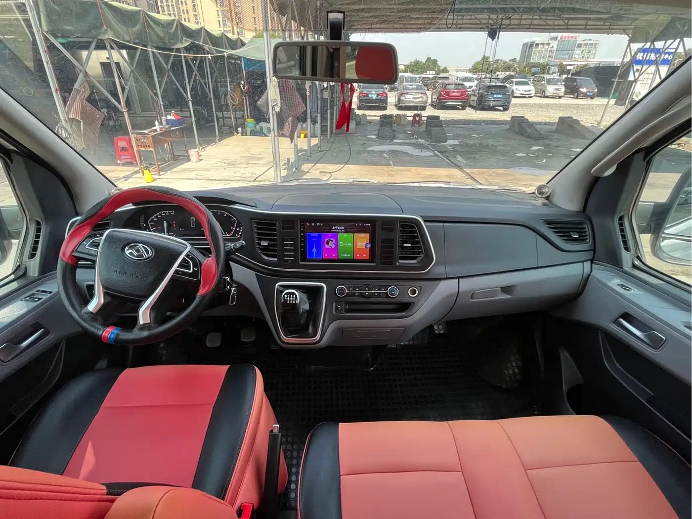 SAIC Maxus Xintu V80 2024 Aoyun 6MT Long Wheelbase Ultra-low Roof 147Ps 6/7/8/9-seater фото 4