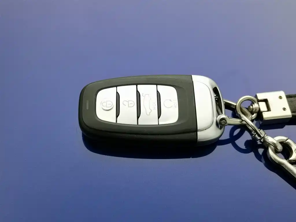 Hongqi H5 2020 1.8T Automatic Smart Connection Qi Rhythm Edition фото 19
