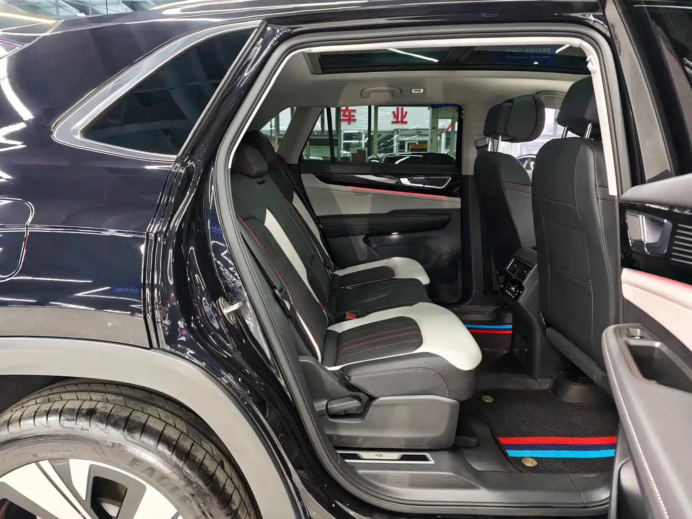 Volkswagen Teramont 2024 Touareg X 380TSI 4WD Dragon Glory Edition фото 11