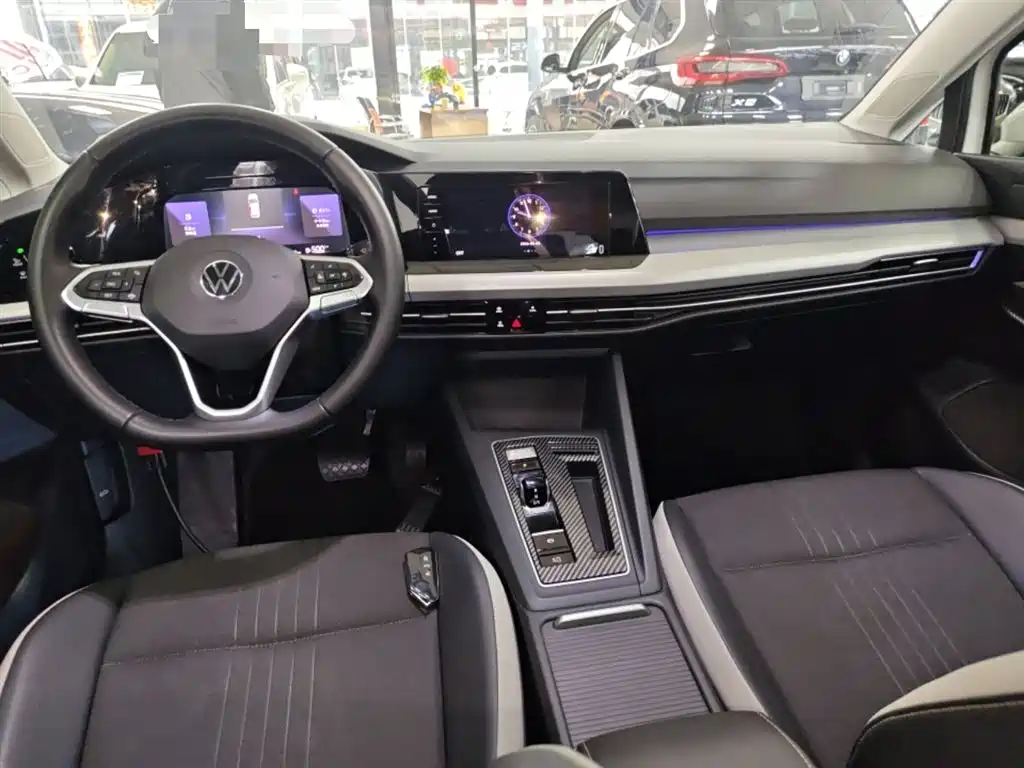 VOLKSWAGEN GOLF