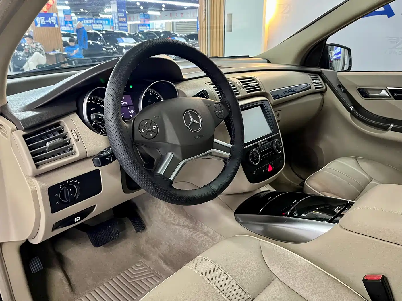 Mercedes-Benz R-Class 2015 R 400 4MATIC Business фото 10