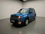 Photo 3 - Jeep Renegade