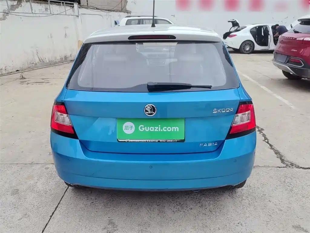 Škoda Fabia 2015 1.4L Automatic Pioneer Edition фото 6