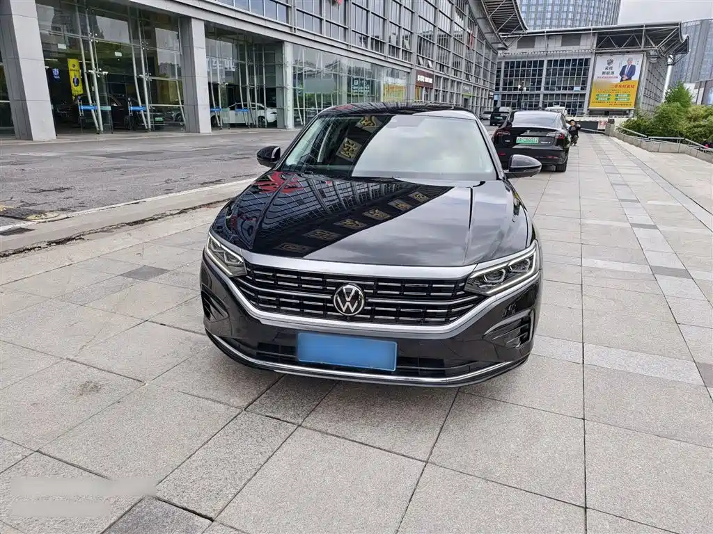 Volkswagen Passat 2024 380TSI Luxury фото 7