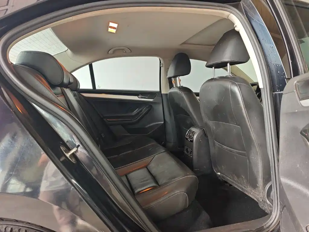 Photo 6 - Volkswagen Sagitar
