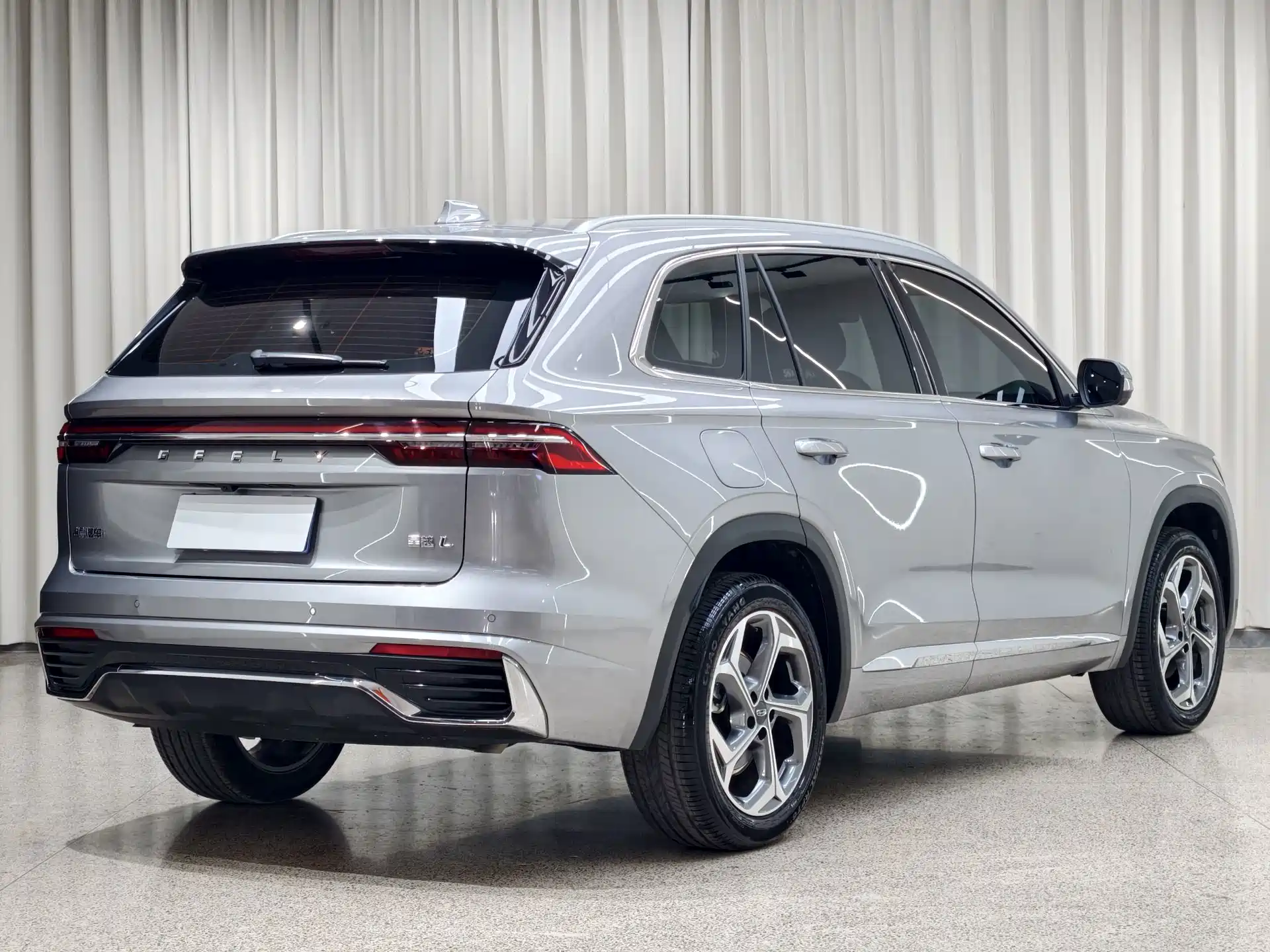 Фото 6 - Geely Monjaro