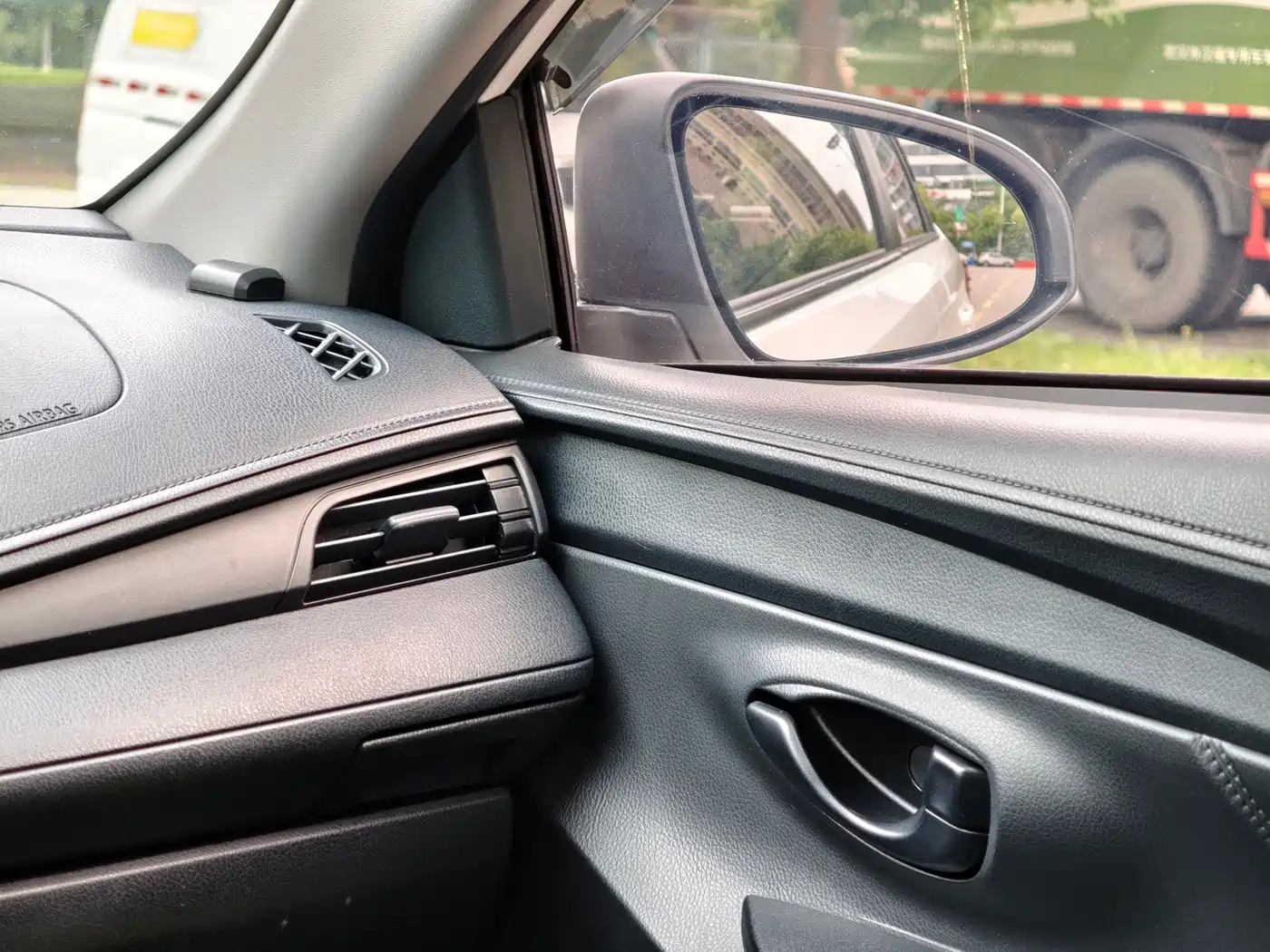 Toyota YARiS L Zhi Xiang 2018 1.5E CVT Champion Limited Edition фото 21