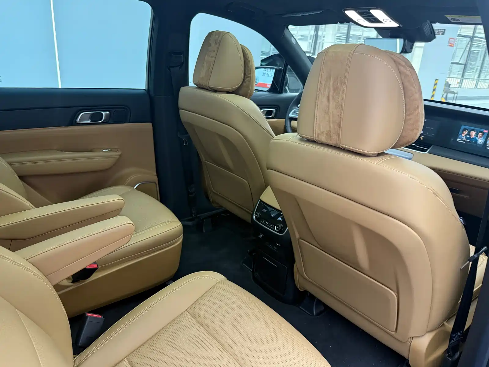 Photo 10 - Li Auto Li ONE