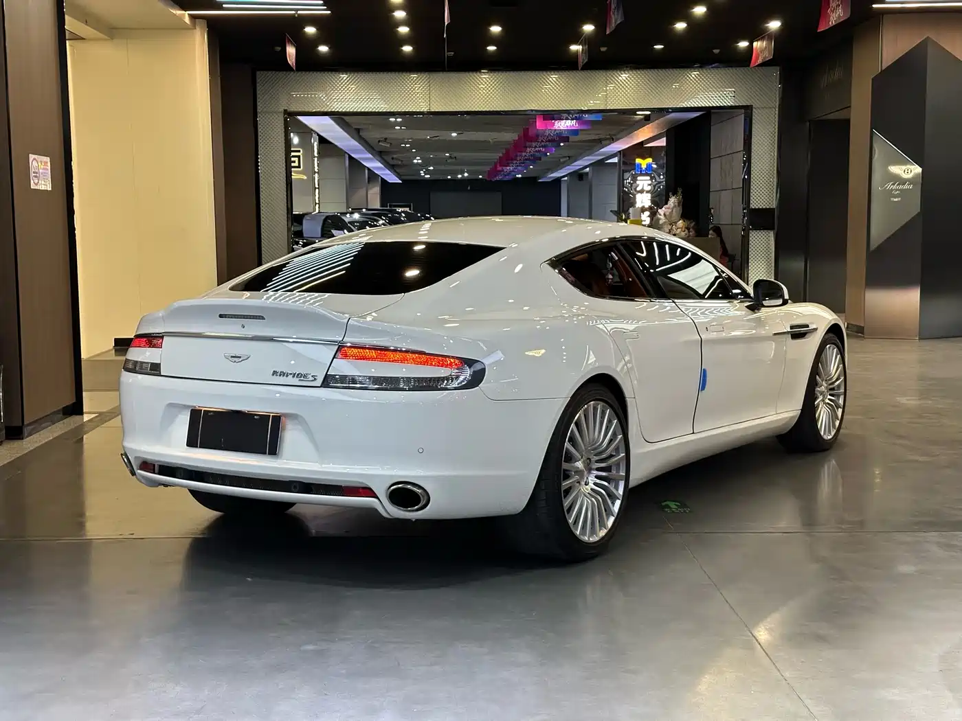 Aston Martin Rapide 2015 Model 6.0L S фото 4