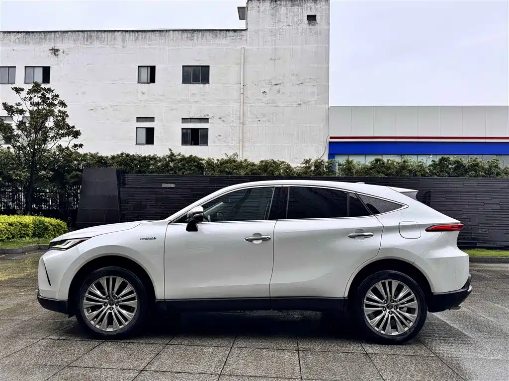 Toyota Lingfang HARRIER 2022 Hybrid 2.5L CVT 4WD Premium Edition фото 8