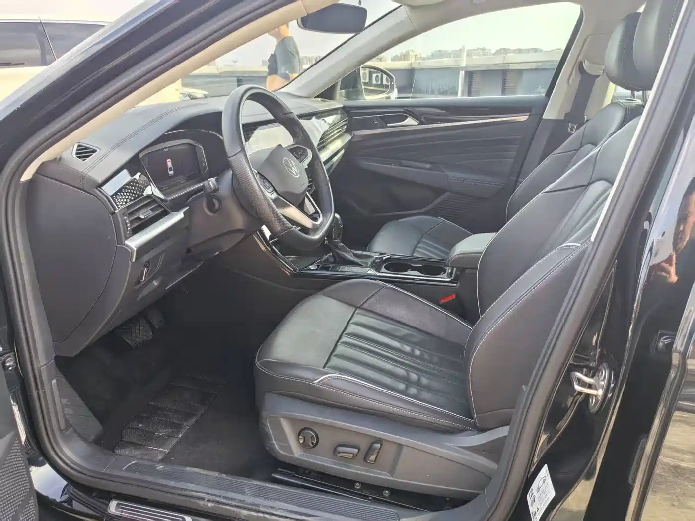 Volkswagen Passat 2023 330TSI Starlight Luxury Edition фото 5
