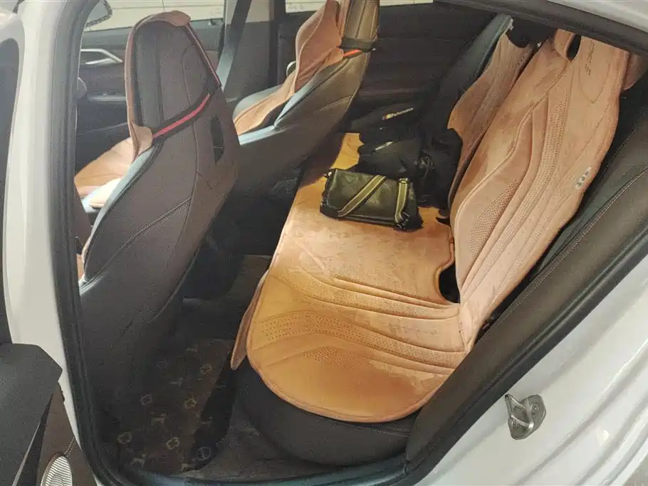 BMW 1 Series 2023 125i M Sport Shadow Edition фото 11