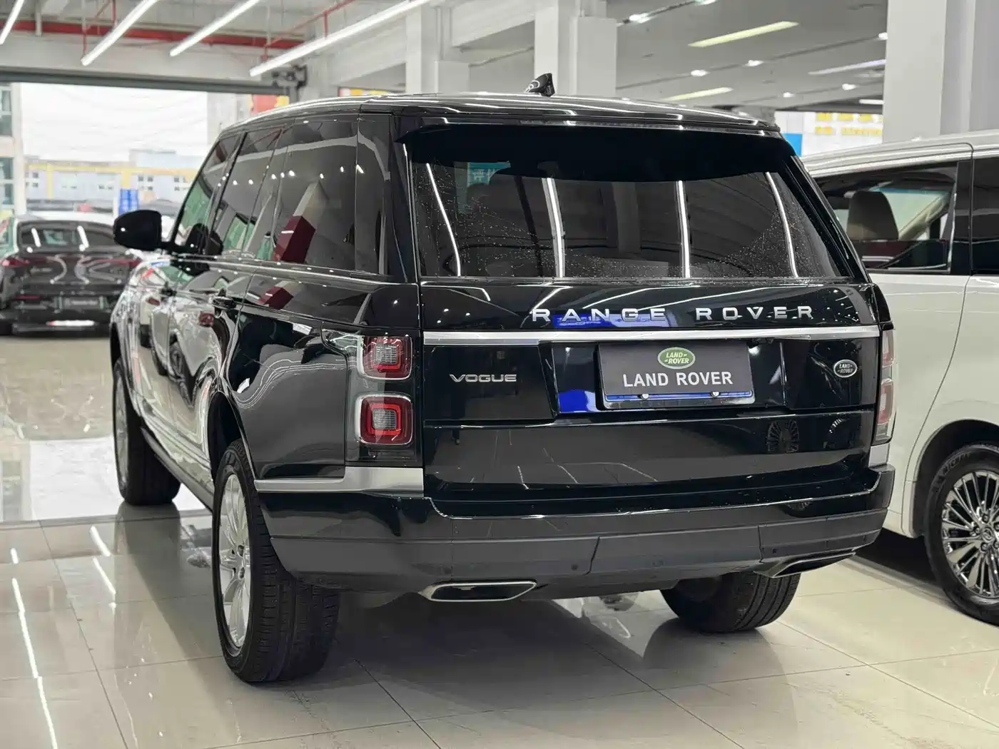 Land Rover Range Rover 2021 3.0 L6 Heritage Edition фото 6