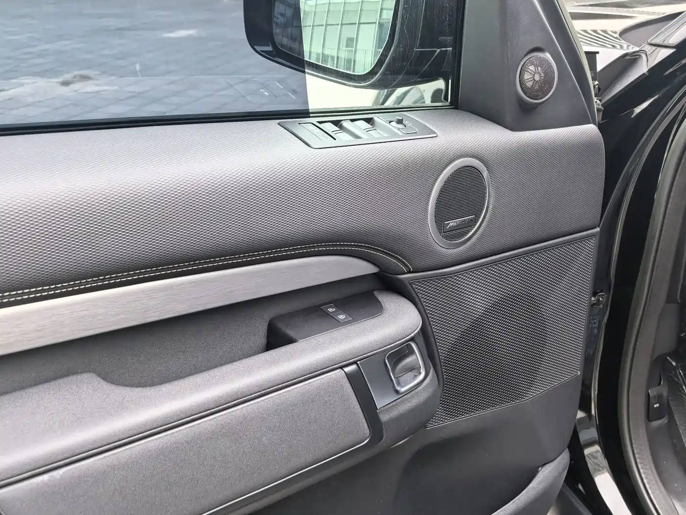 Land Rover Discovery 2023 360PS R-Dynamic S фото 9