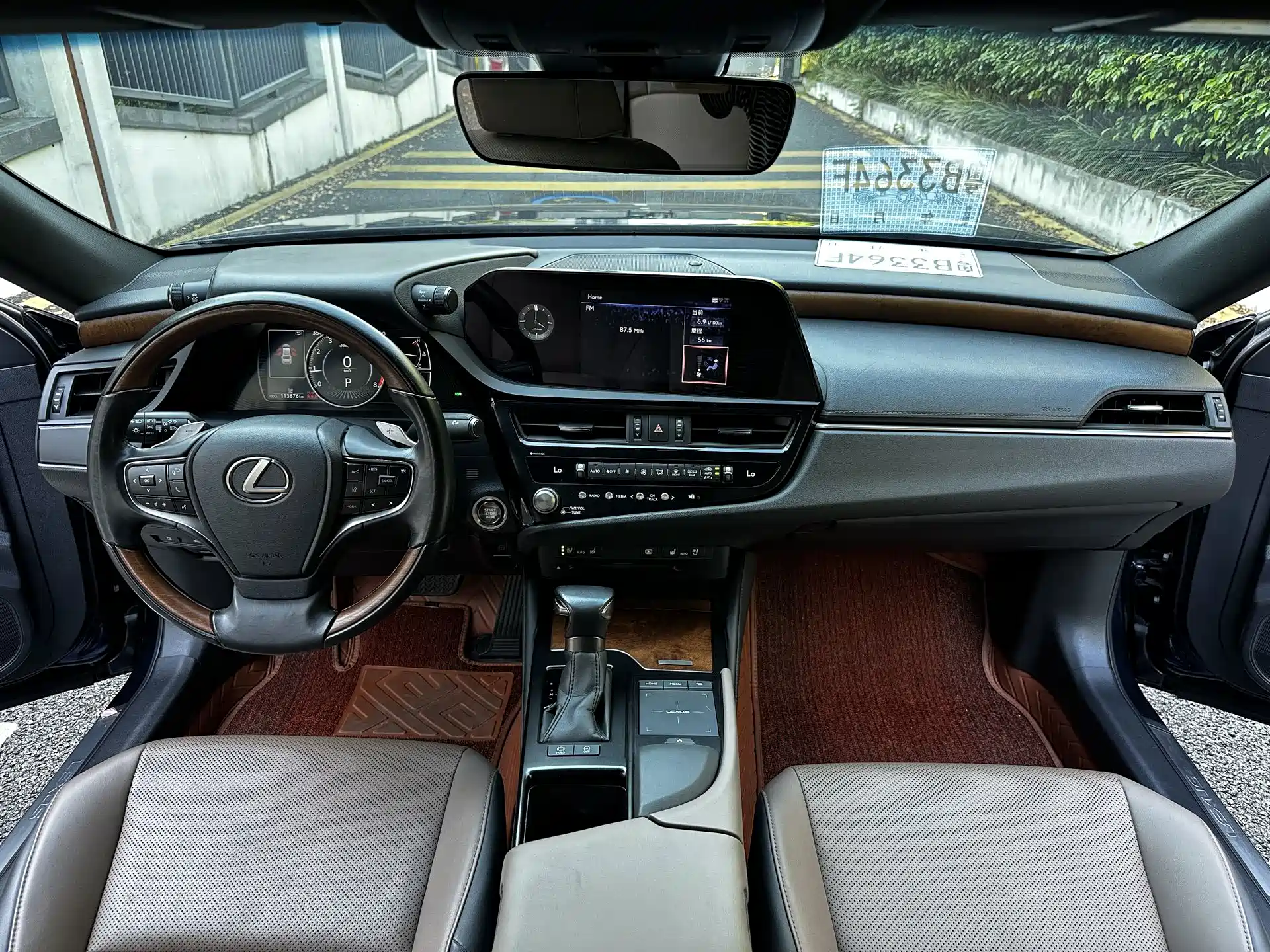 Фото 9 - Lexus ES