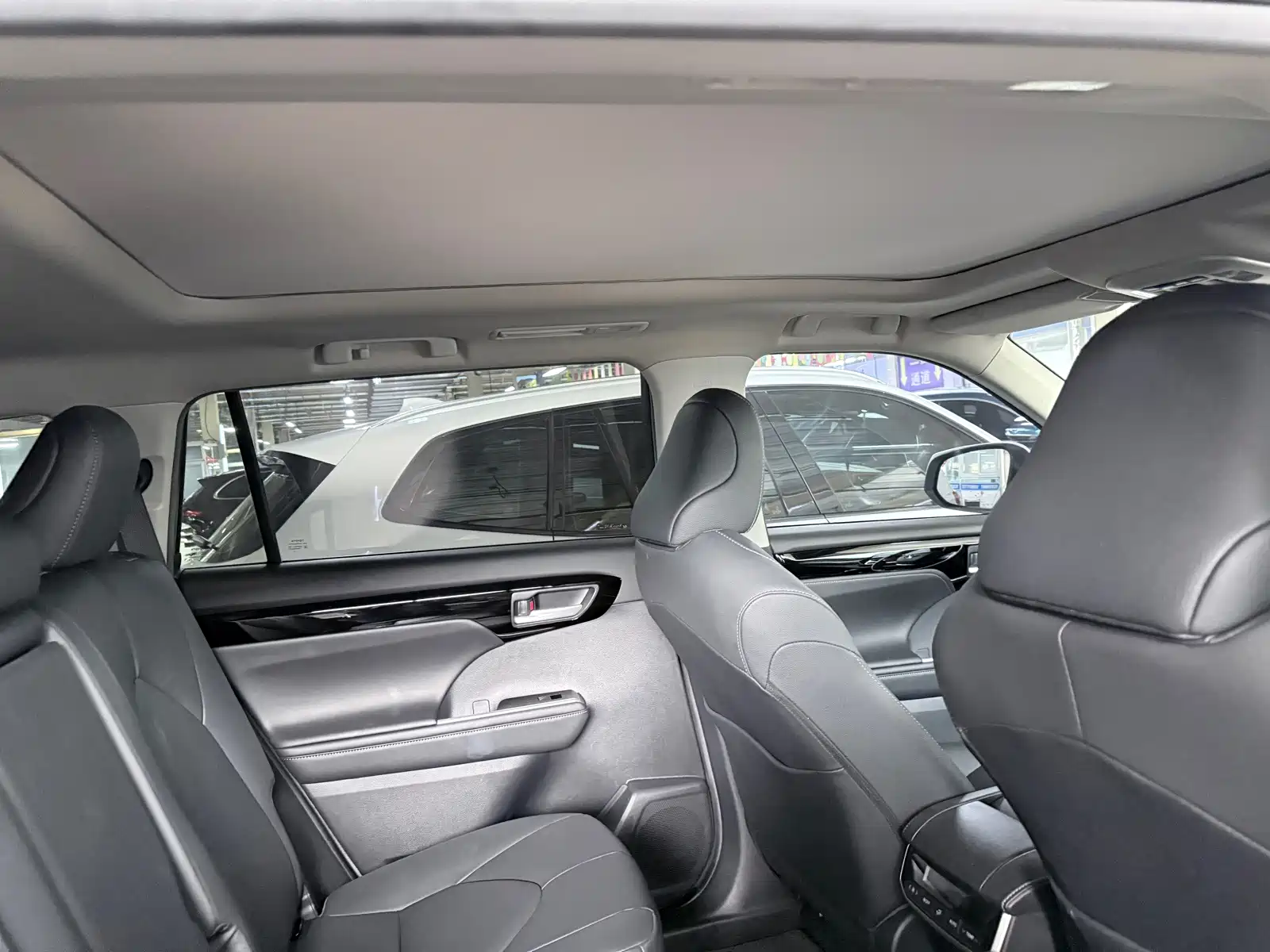 Photo 14 - Toyota Highlander
