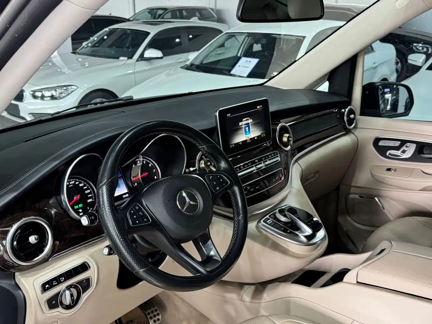 Mercedes-Benz V-Class 2016 V 260 Premium Edition фото 6