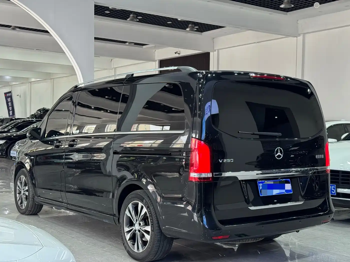 Mercedes-Benz V-Class 2016 V 260 Premium Edition фото 4