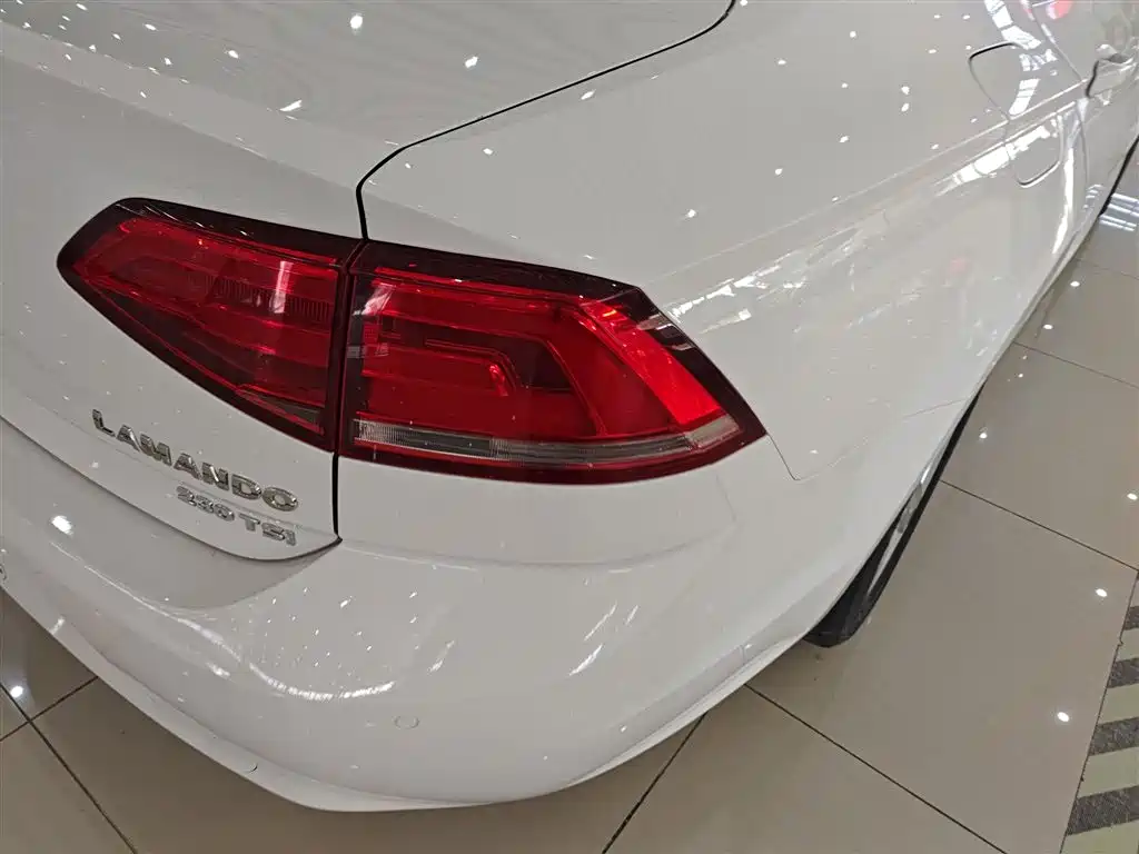Volkswagen Lamando 2017 230TSI DSG Trend Edition фото 8