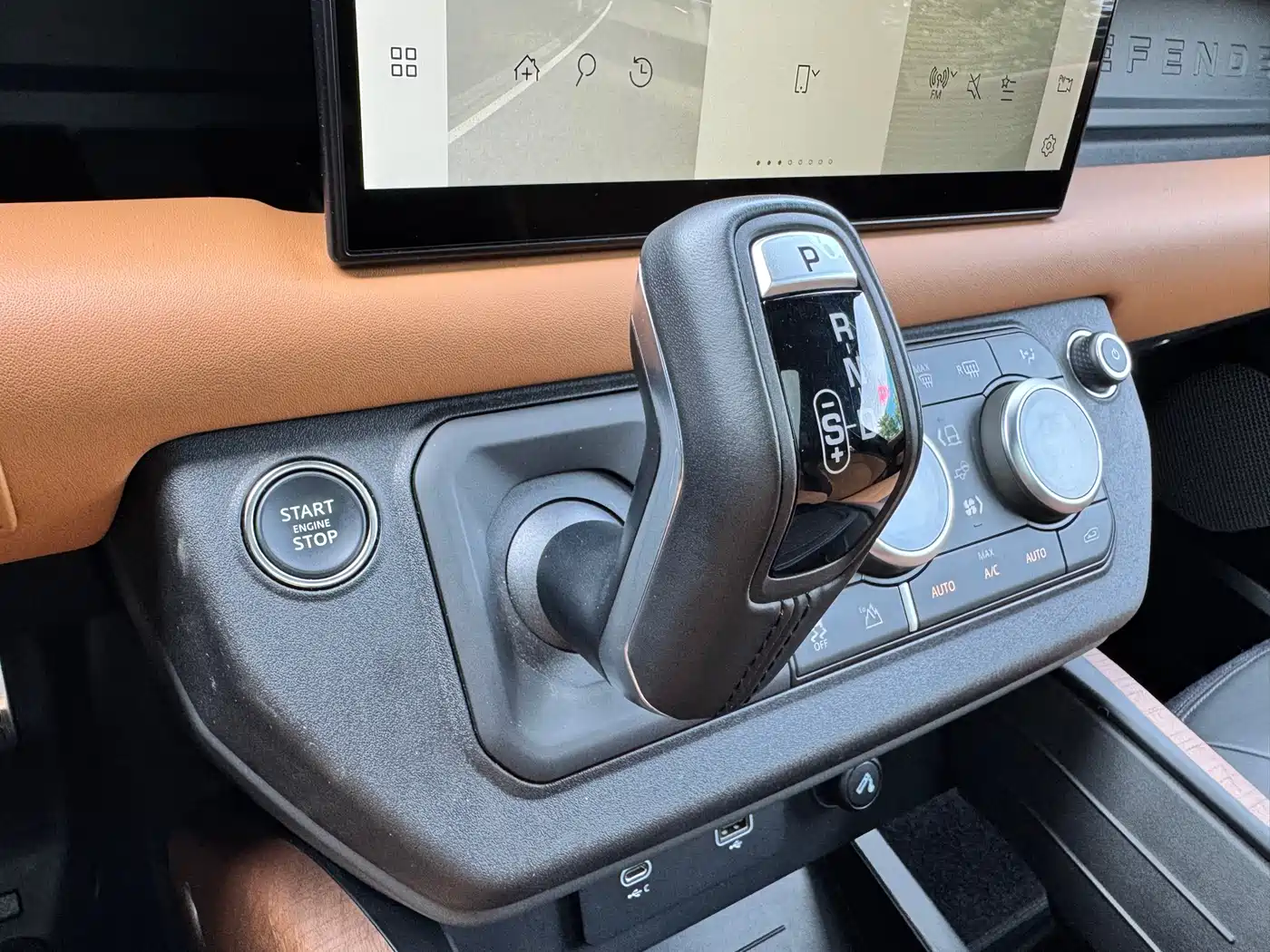 Land Rover Defender 2023 130 3.0T P400 X фото 11
