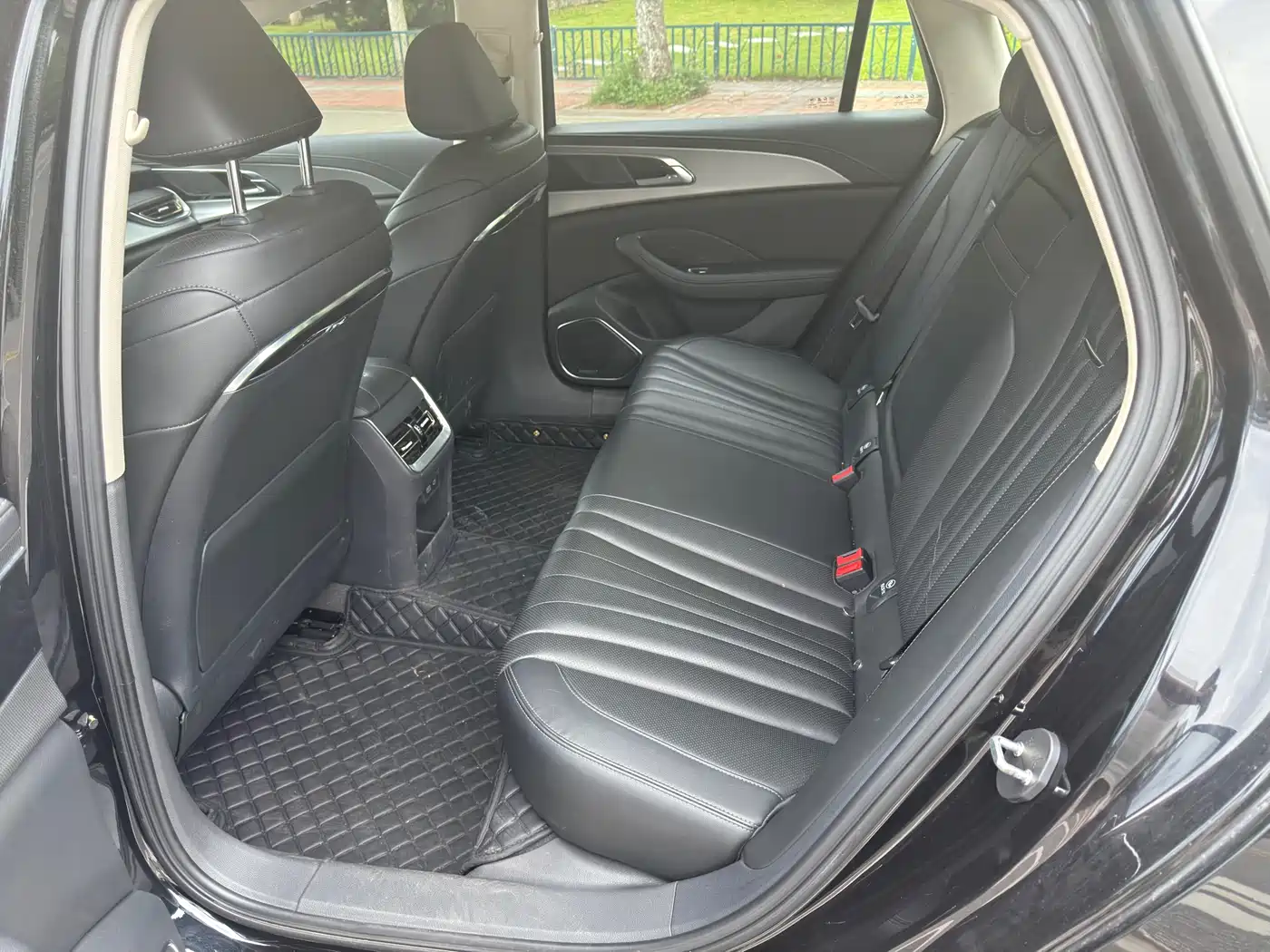 Hongqi H5 2023 1.5T DCT Smart Connect Joy Edition фото 9