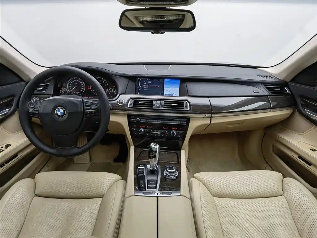 BMW 7 Series 2009 Model 740Li Leading Edition фото 5