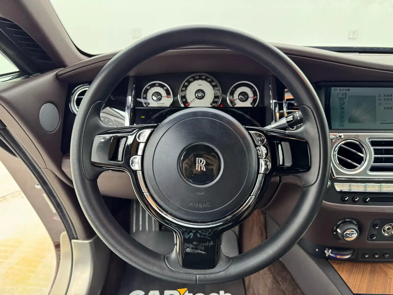 Фото 9 - Rolls-Royce Wraith
