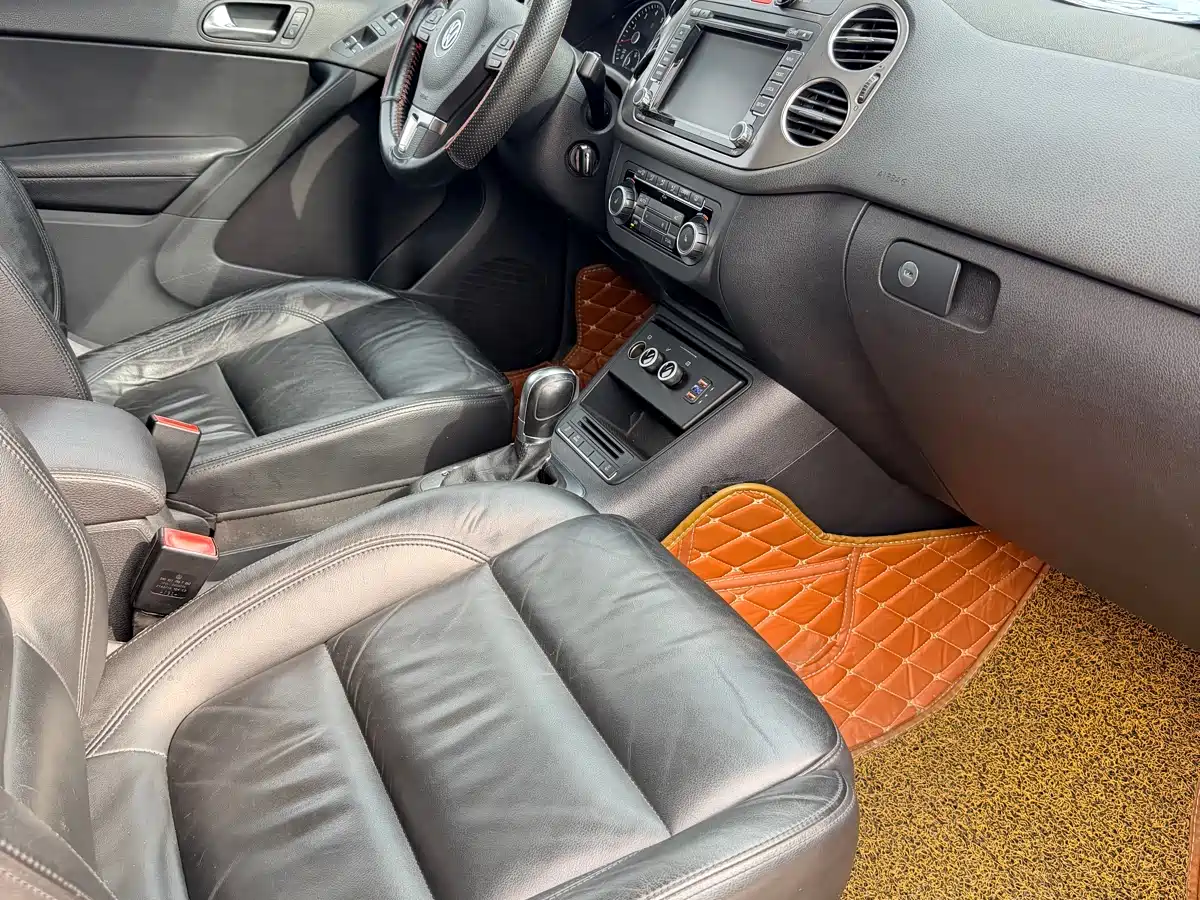 Volkswagen Tiguan 2011 Model 2.0TSI R-Line фото 9