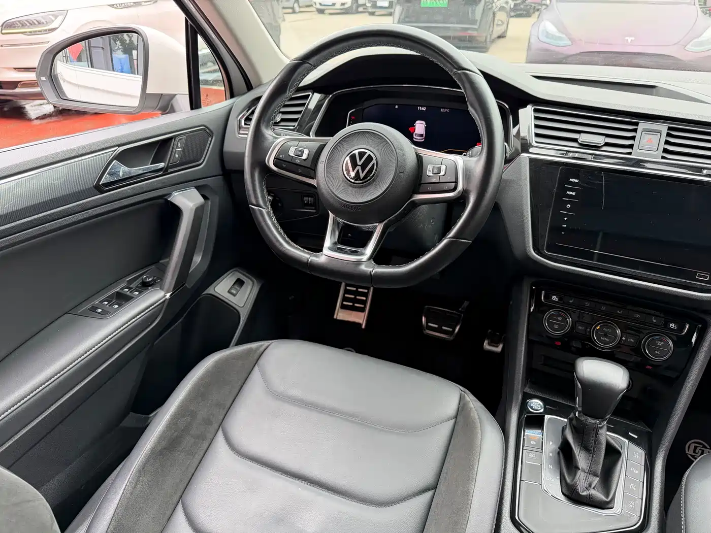 Volkswagen Tiguan L 2021 330TSI Automatic 2WD R-Line Premium фото 12