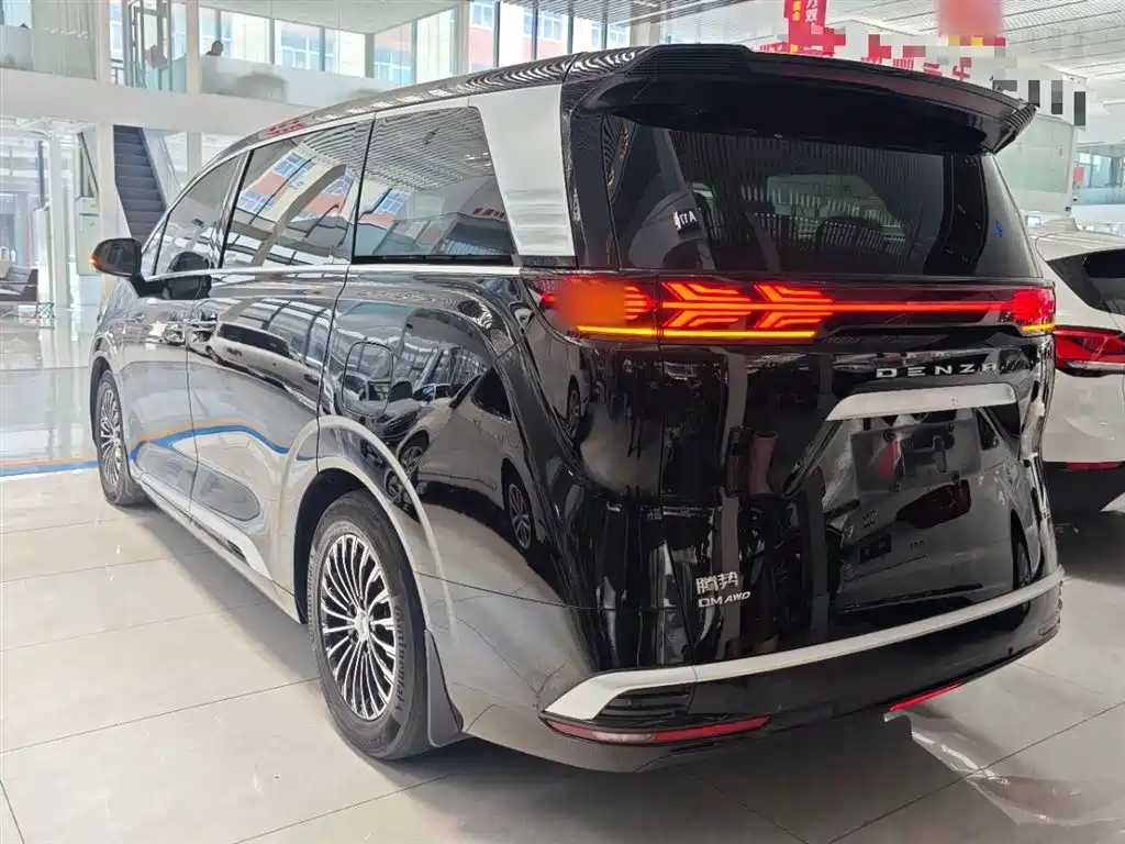 Denza D9 2022 DM-i 970 All-Wheel Drive Honor Edition фото 5
