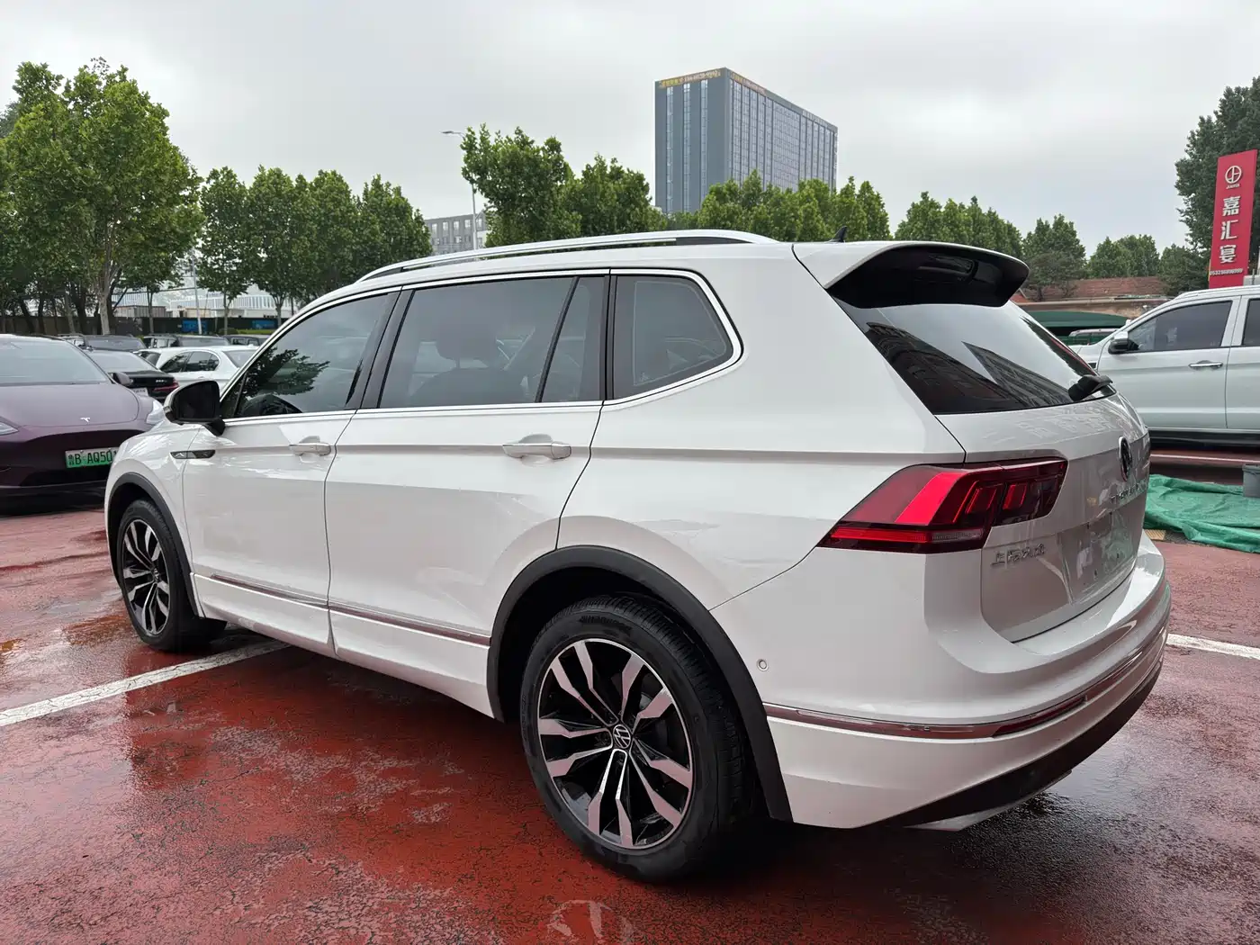 Volkswagen Tiguan L 2021 330TSI Automatic 2WD R-Line Premium фото 4