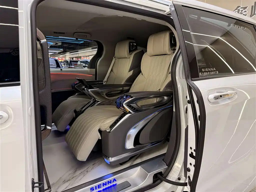 Toyota Sienna 2023 2.5L Hybrid Comfort Edition фото 10