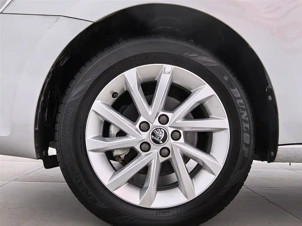 Škoda Rapid 2020 1.5L Manual Standard фото 17