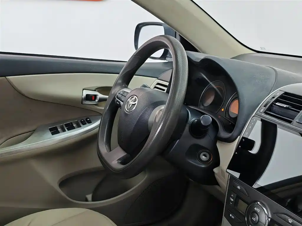Toyota Corolla 2012 Styling Edition 1.8L CVT GL-i фото 22