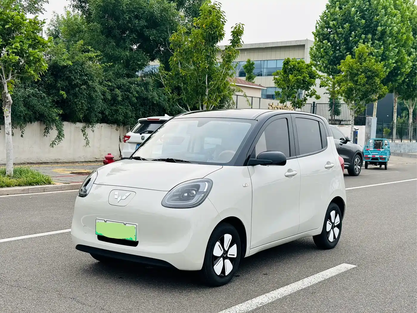 Wuling Motors Hongguang MINIEV 2025 4-Door Premium+ Edition