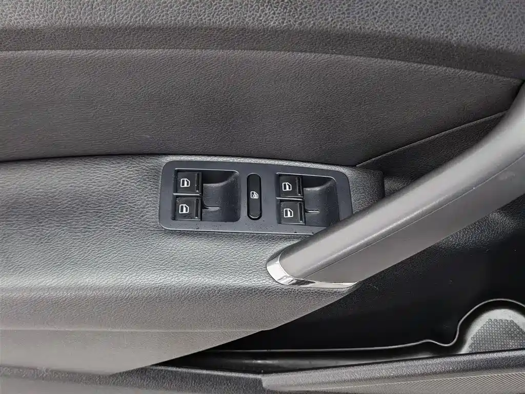 Volkswagen Passat 2014 1.4TSI DSG Luxury Edition фото 9