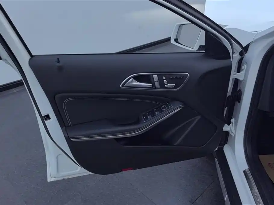 Mercedes-Benz GLA 2017 GLA 220 4MATIC Fashion фото 7