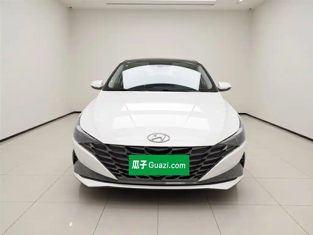Hyundai Elantra 2021 1.5L CVT LUX Premium Edition фото 21