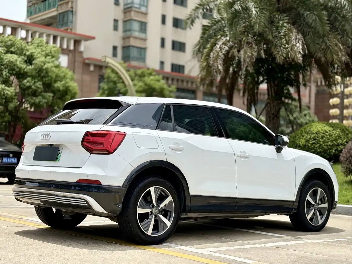 Фото 14 - Audi Q2L e-tron