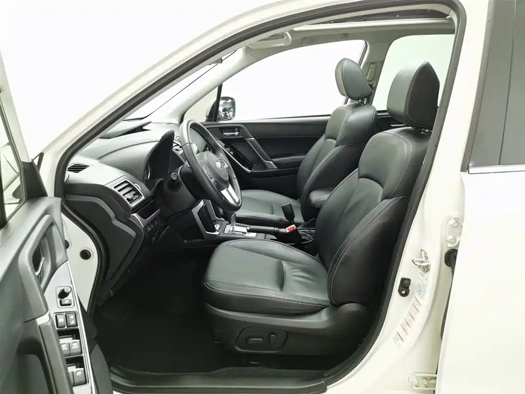 Subaru Forester 2016 2.0i Luxury Navigation Edition фото 10