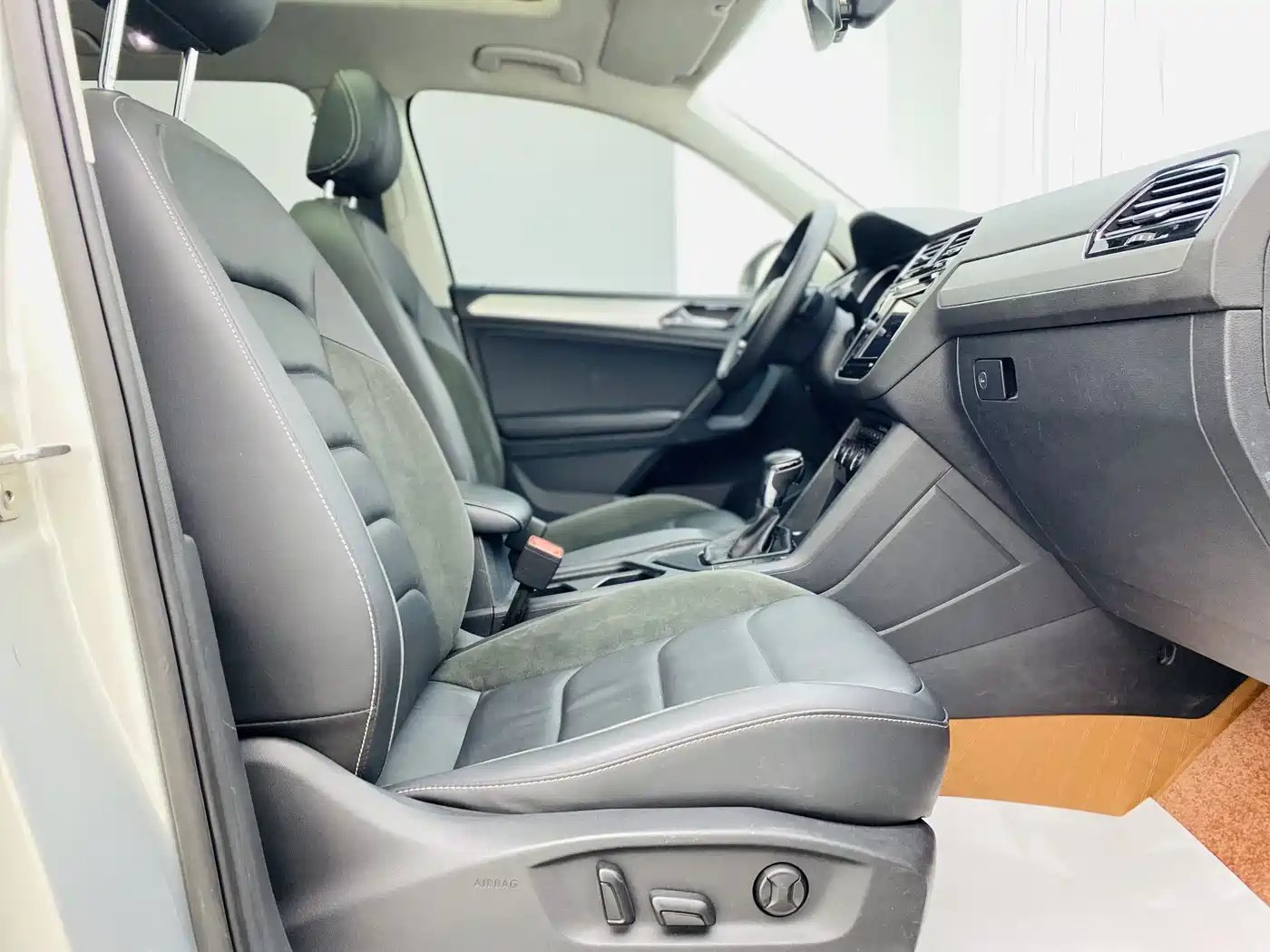 Volkswagen Tiguan L 2018 Facelift 330TSI Automatic 2WD Luxury Edition фото 15