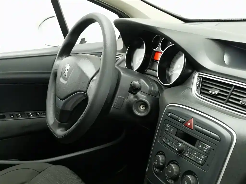 Peugeot 308 2014 Model Joy Edition Classic 1.6L Manual Superior Style фото 22