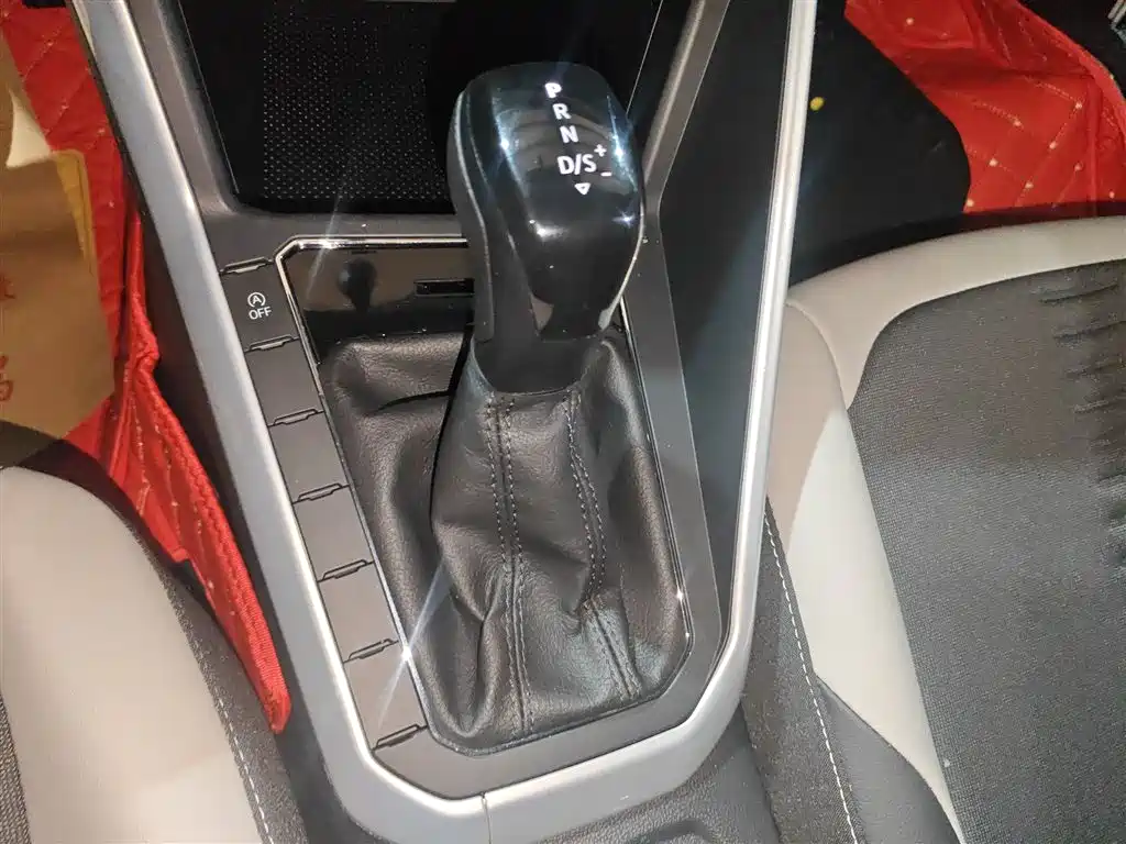Volkswagen Polo 2019 Plus 1.5L Automatic Colorful Tech Edition фото 14