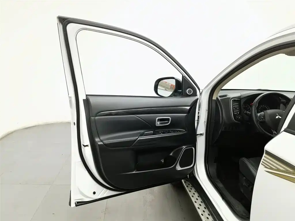 Mitsubishi Outlander 2018 2.0L 2WD Glory Edition 5-seater фото 8